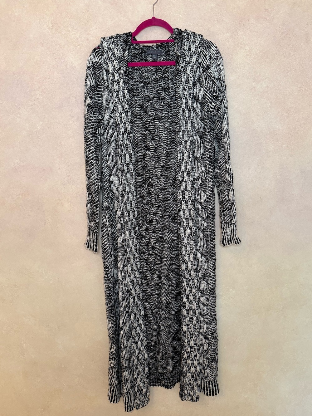 Kendall & Kyle Long Open-Front Cable Knit Cardigan / Duster - Black & White